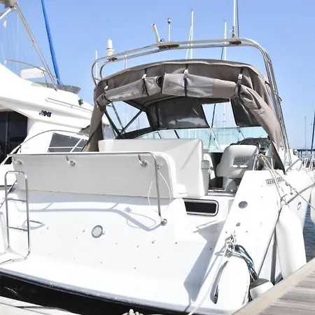 Luxury Boat Karamba I 船屋 *